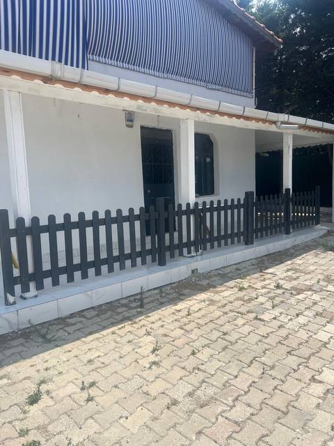 Ein privater Stellplatz mit Markise